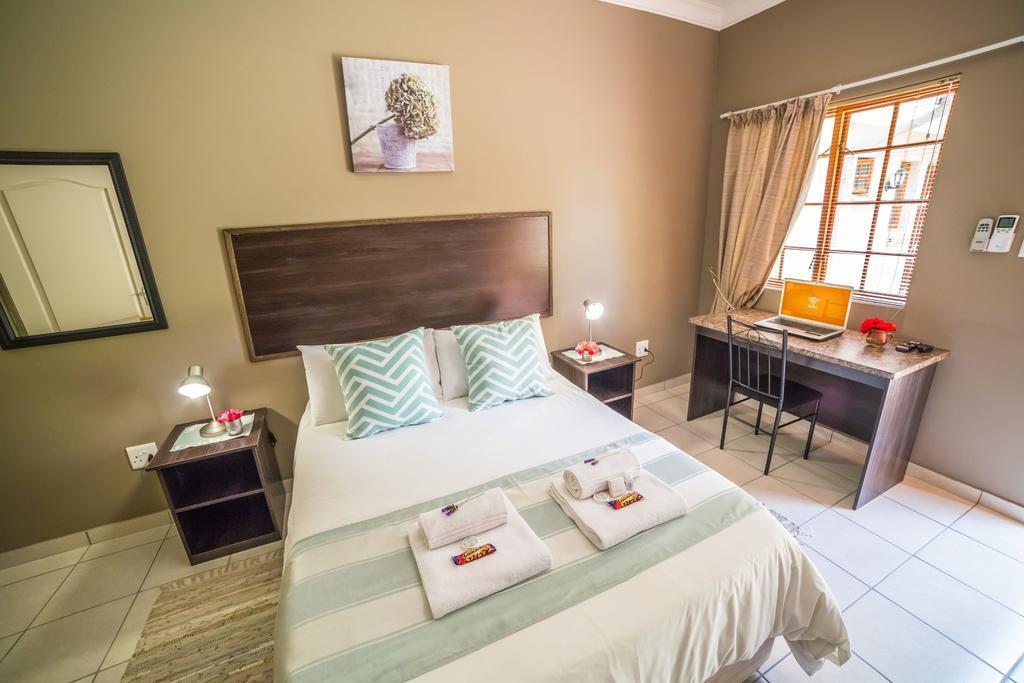 Beryl1 Guest House Klerksdorp Εξωτερικό φωτογραφία
