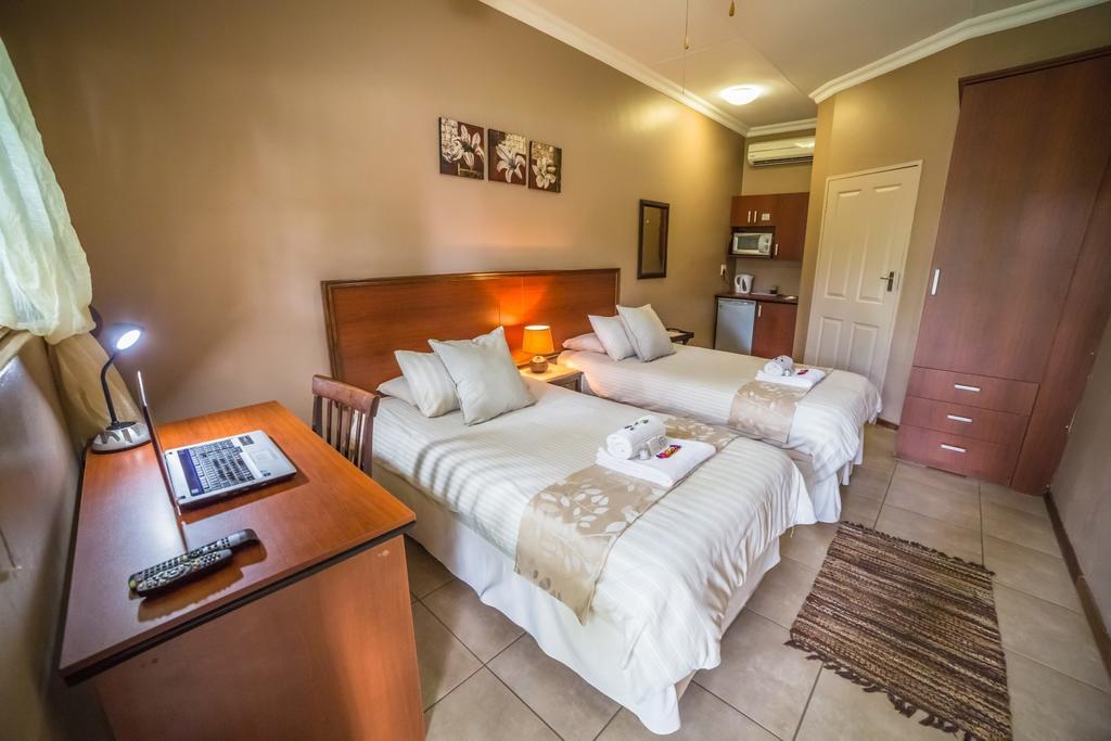 Beryl1 Guest House Klerksdorp Εξωτερικό φωτογραφία